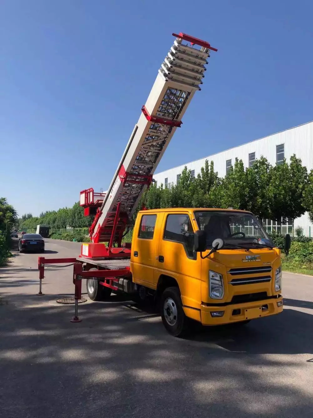 徐州云龙附近的云梯车出租服务：轻松解决高空作业需求