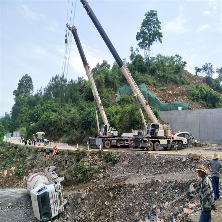 徐州云龙汽车掉沟里叫吊车救援要多少钱